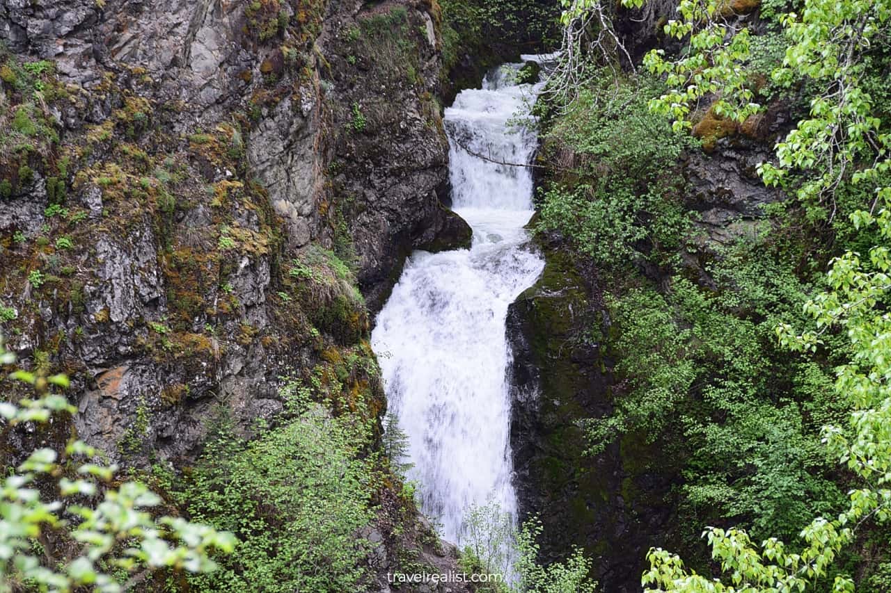Thunderbird Falls in Chugach State Park in Alaska, US