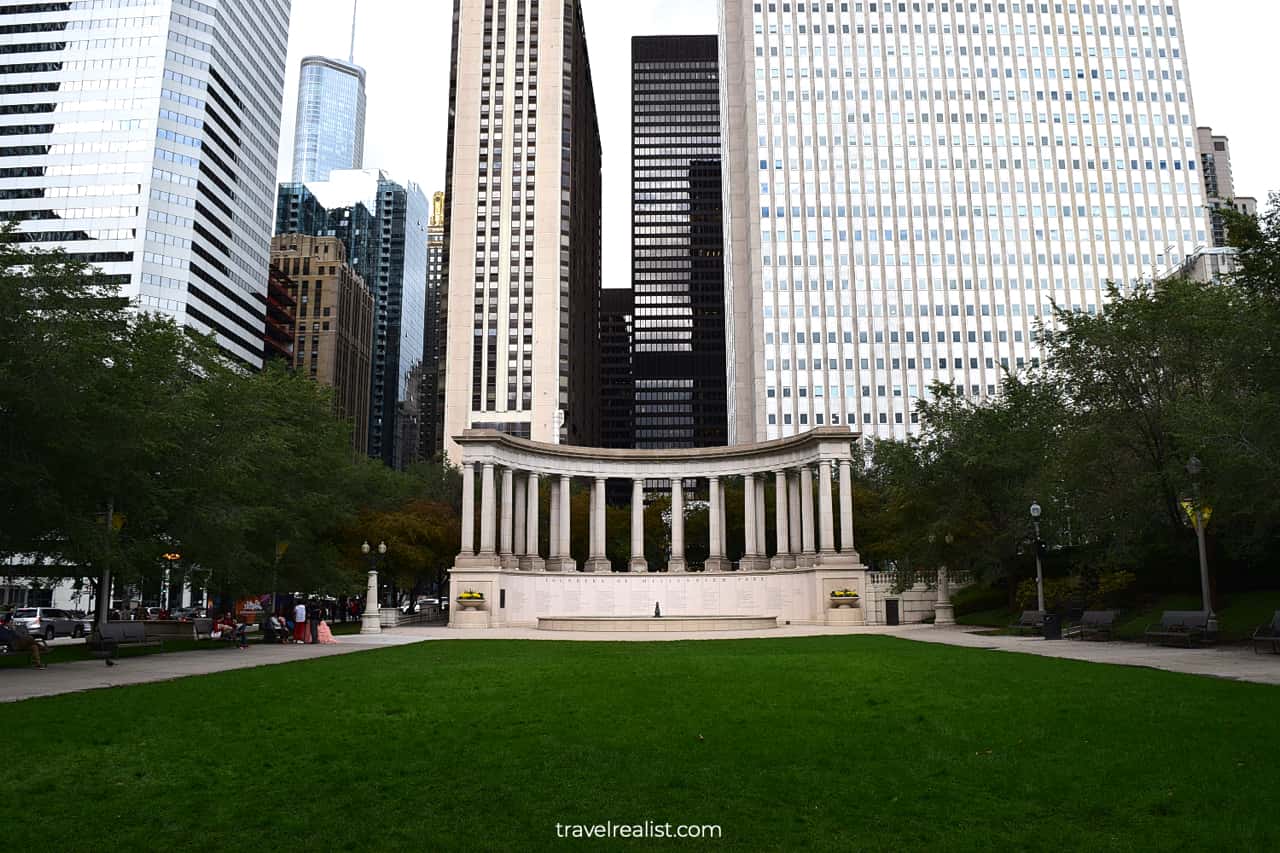 Millenium Monument in Millenium Park in Chicago, Illinois, US
