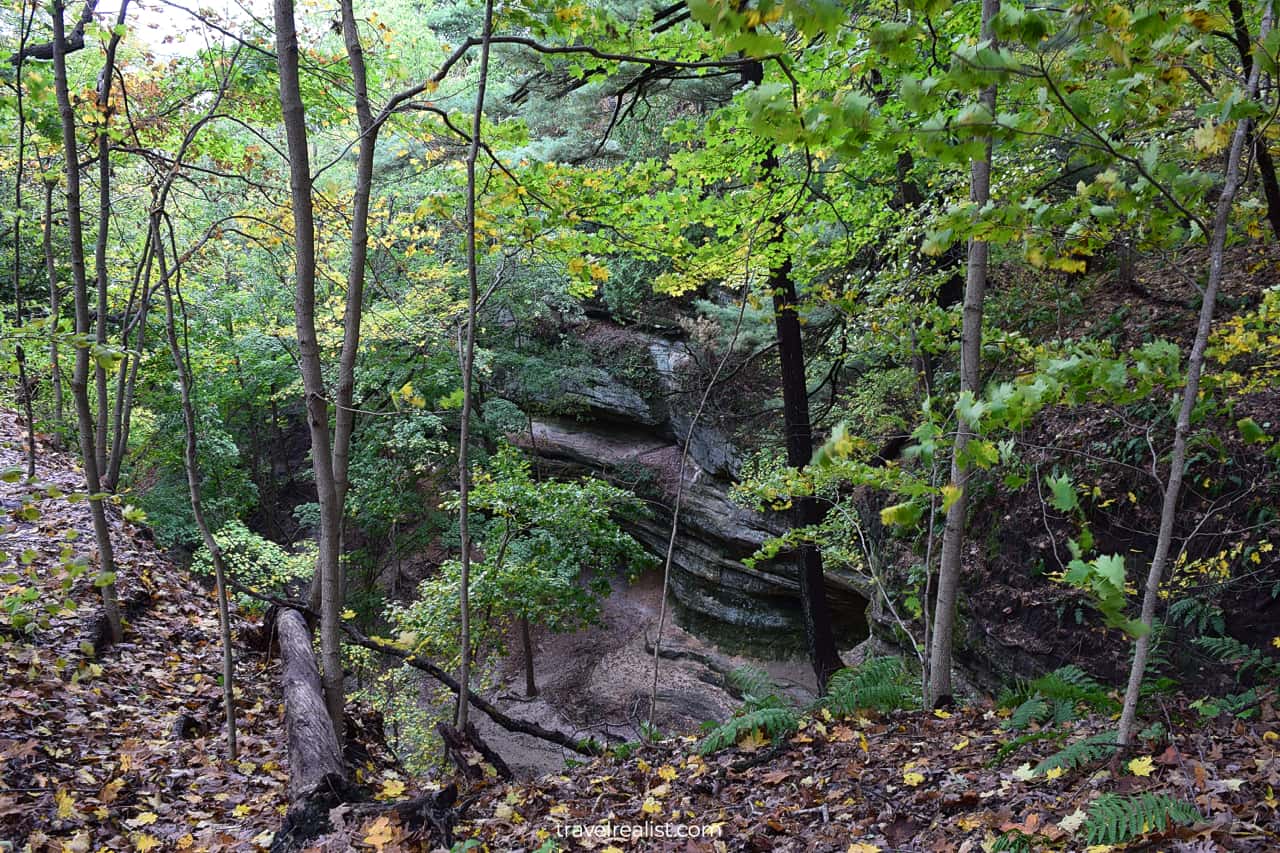 Sandstone Point Overlook in Starved Rock State Park, Illinois, US