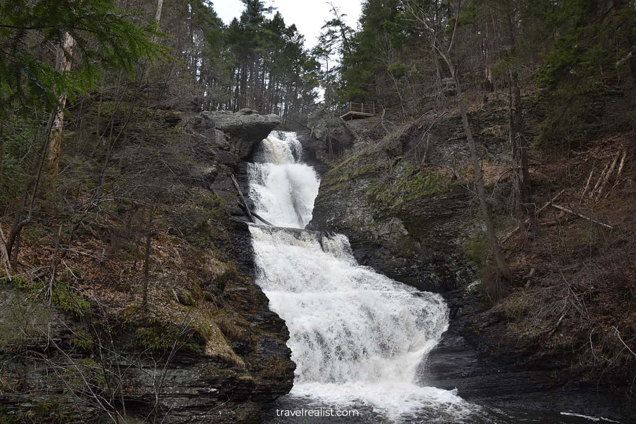 Lower Raymondskill Falls overlook in Delaware Water Gap National Recreation Area, Pennsylvania, New Jersey, US