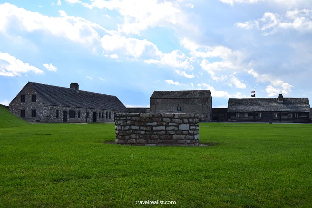 Well and inner yard structures in Fort Niagara State Park, New York, US
