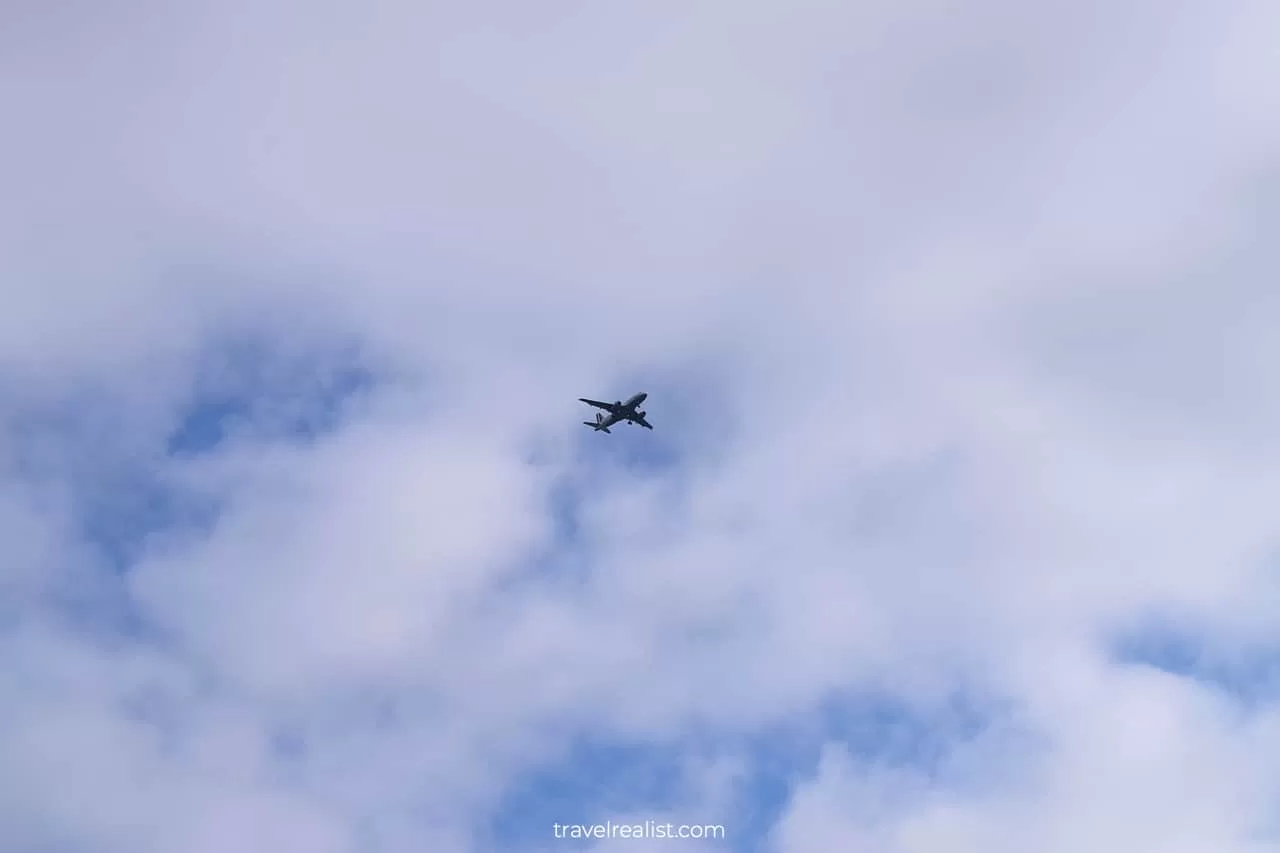 Plane on final descend spotted at Portmarnock Beach near Dublin, Ireland
