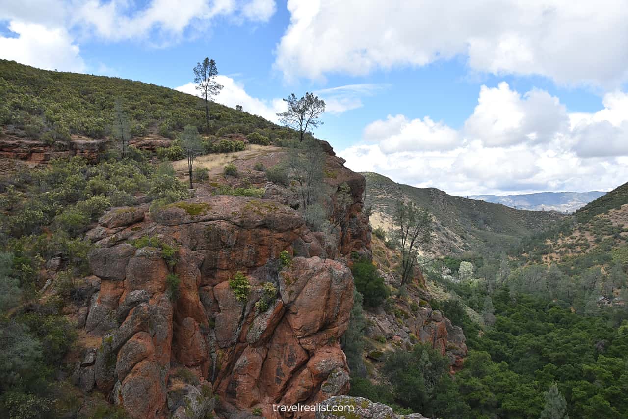 High Peaks Trail Junction in Pinnacles National Park, California, US