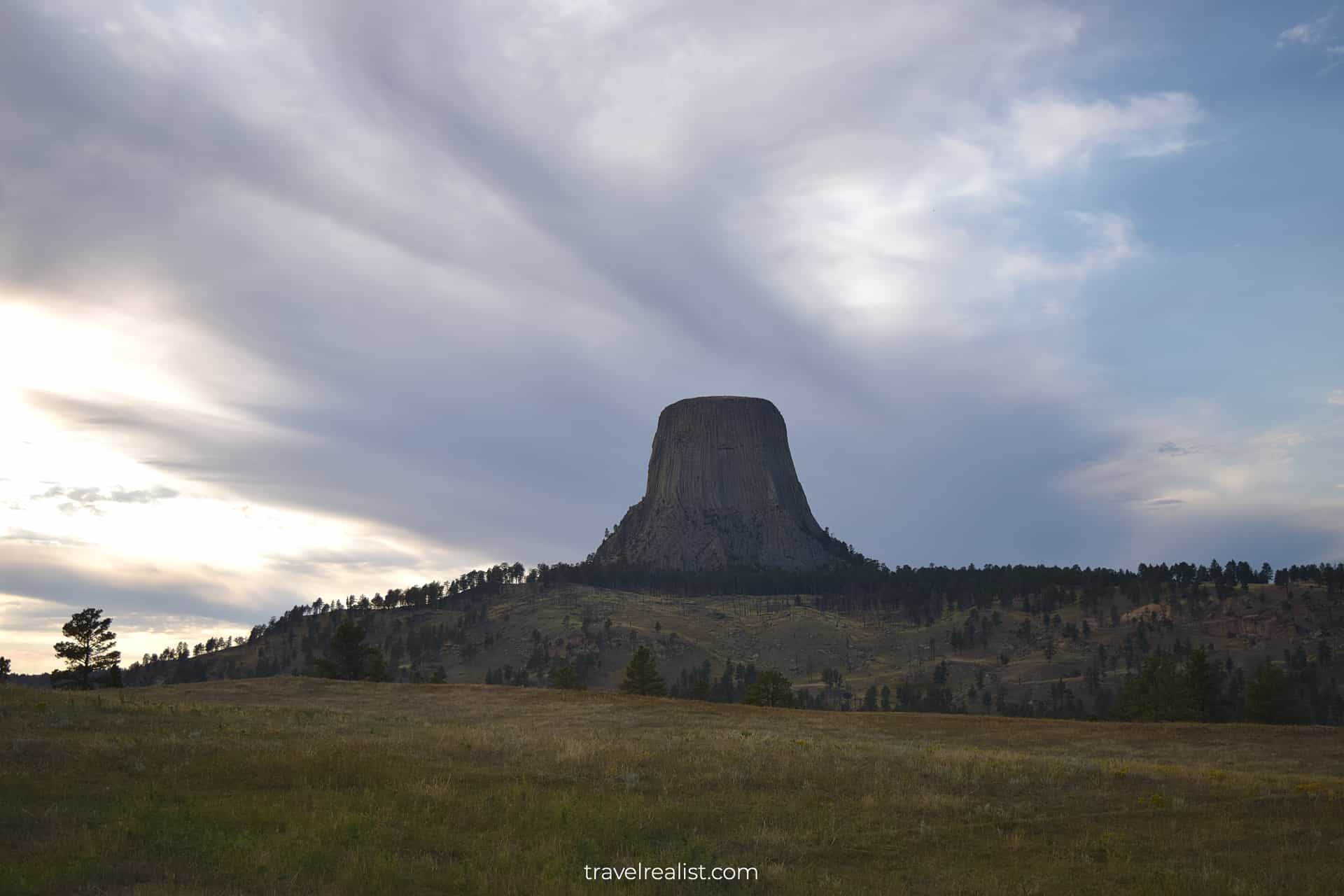 Scenic view of Devils Tower National Monument in Wyoming, US