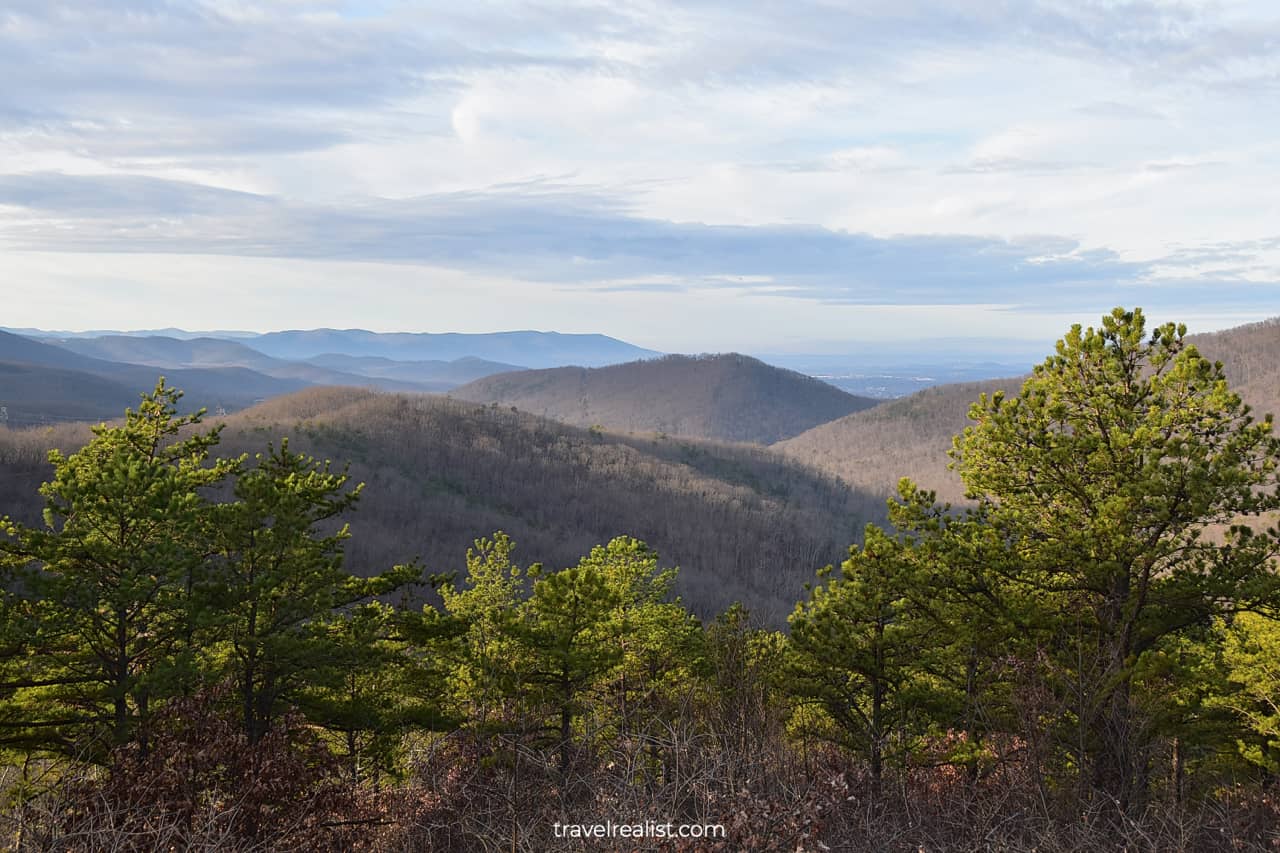 Sawmill Ridge Overlook in Shenandoah National Park, Virginia, US