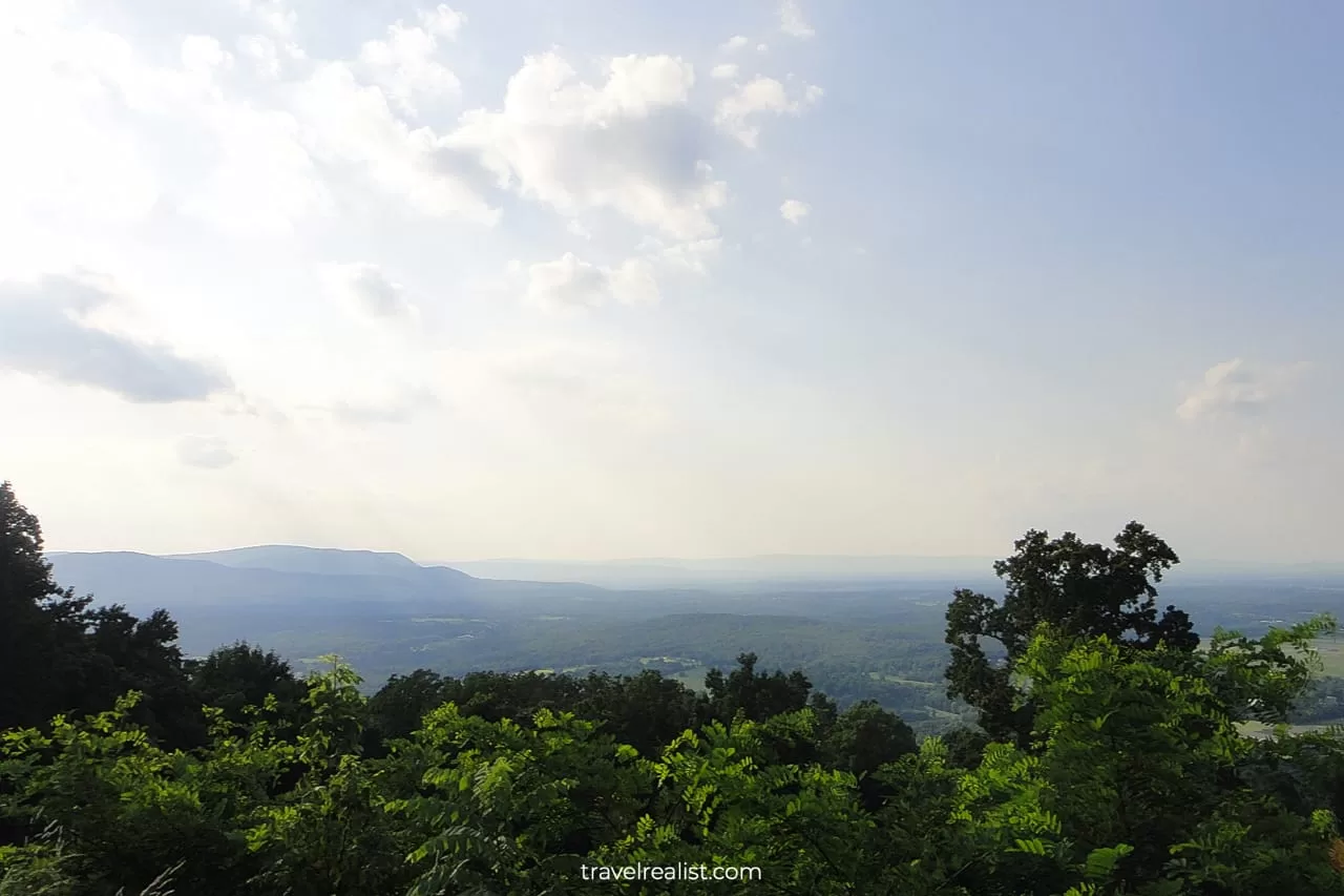 Shenandoah Valley Overlook in Shenandoah National Park, Virginia, US