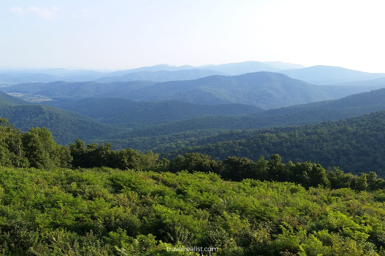 Range View Overlook in Shenandoah National Park, Virginia, US