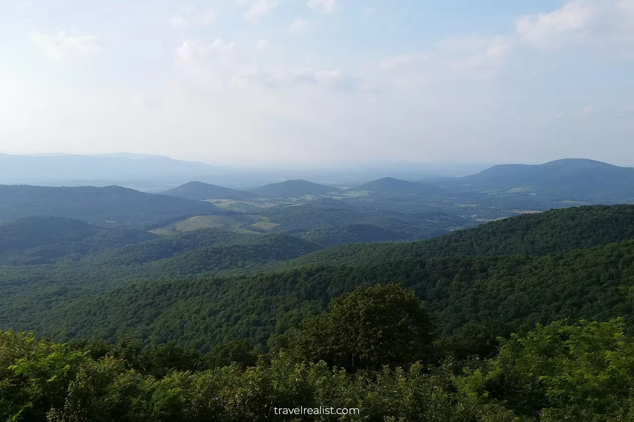 Hogback Overlook in Shenandoah National Park, Virginia, US