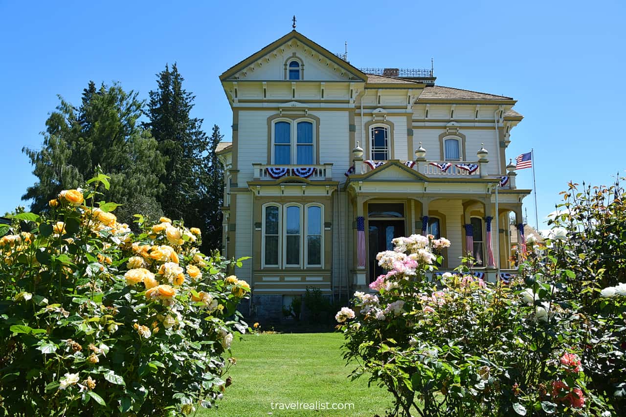 Meeker Mansion and roses in Puyallup, Washington, US