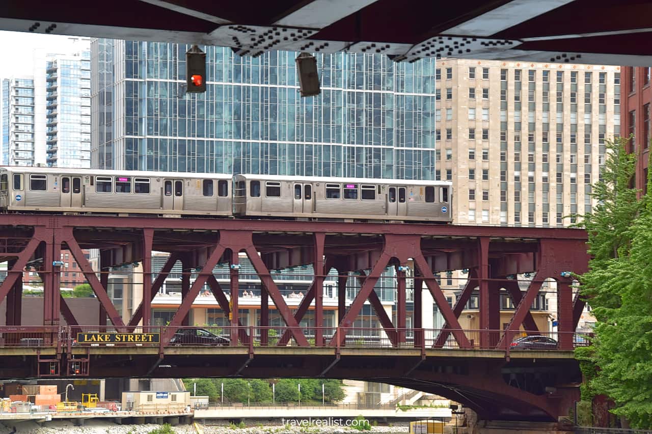 L train in Chicago, Illinois, US