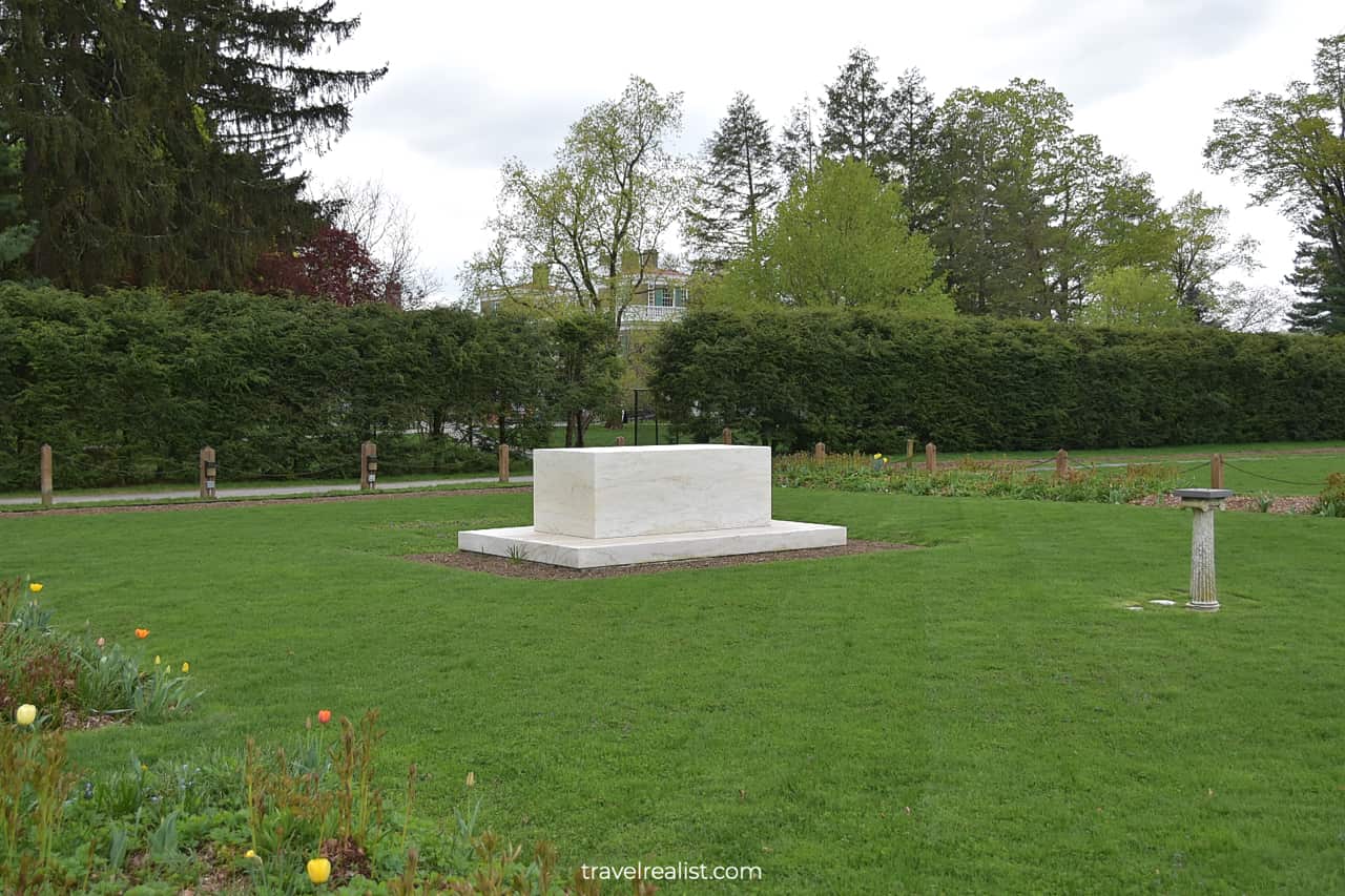 Graves of Franklin D Roosevelt and Eleanor Roosevelt in FDR Home National Historic Site, New York, US