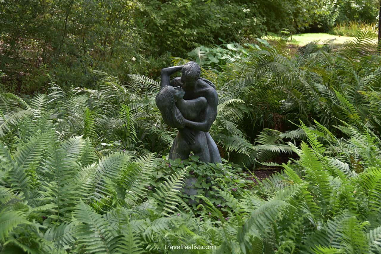 Lovers V sculpture in Umlauf Sculpture Garden & Museum in Austin, Texas