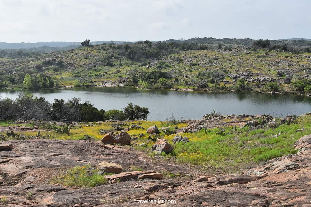 Lake trail in Inks Lake State Park, Texas, US