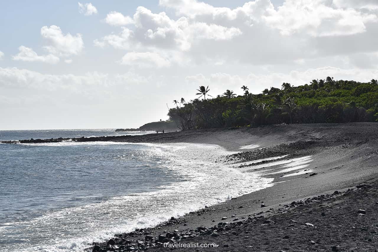 Isaac Hale Beach Park/Pohoiki, the best black sand beach on Big Island in Hawaii, US