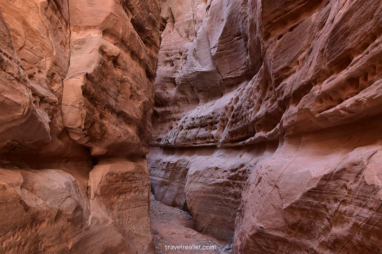 Entering White Domes Slot Canyon in Valley of Fire State Park, Nevada, US