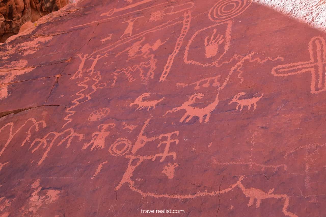 Petroglyphs at Atlatl Rock in Valley of Fire State Park, Nevada, US