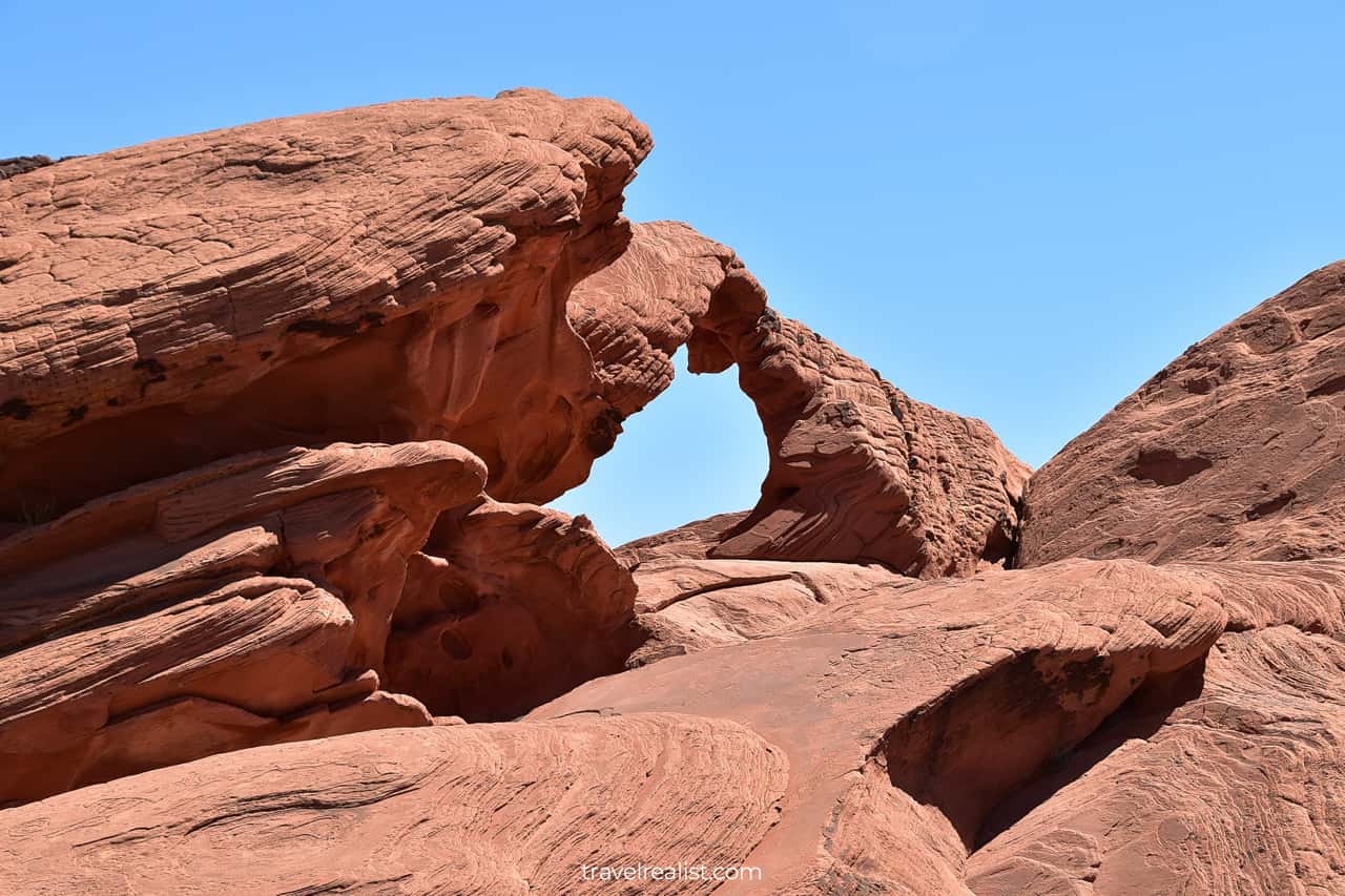 Arch Rock in Valley of Fire State Park, Nevada, US