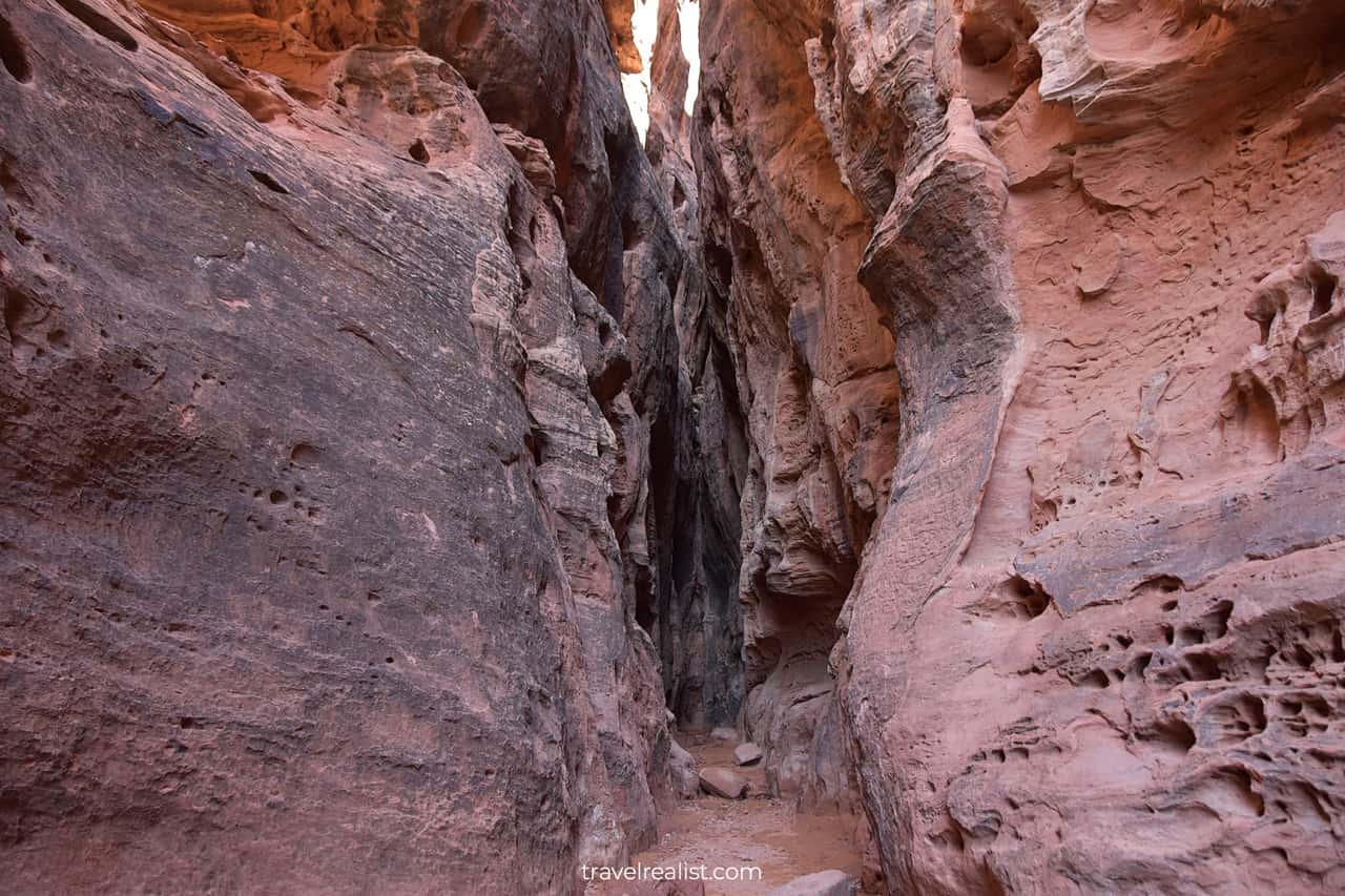 Jenny's Slot Canyon in Snow Canyon State Park, Utah, US