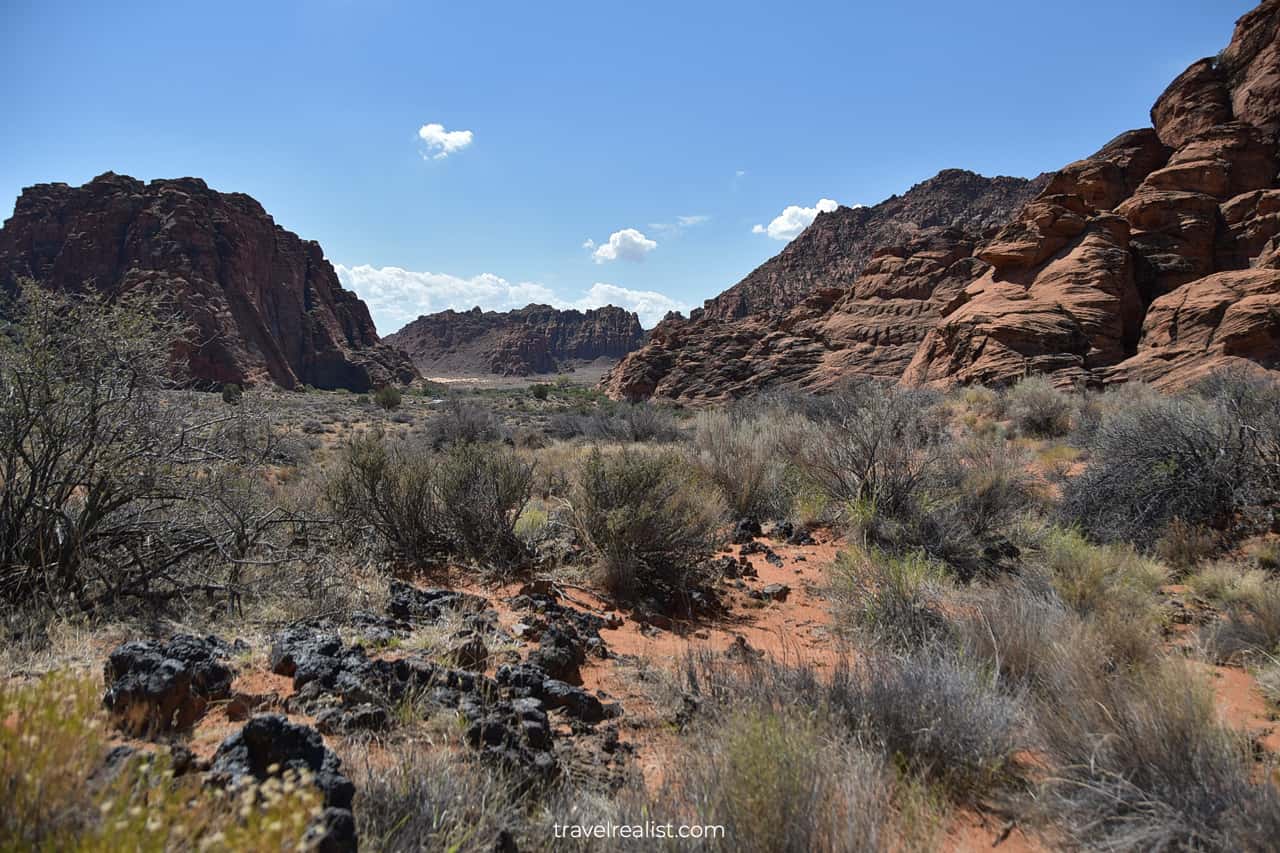 Views from Hidden Pinyon Trailhead in Snow Canyon State Park, Utah, US