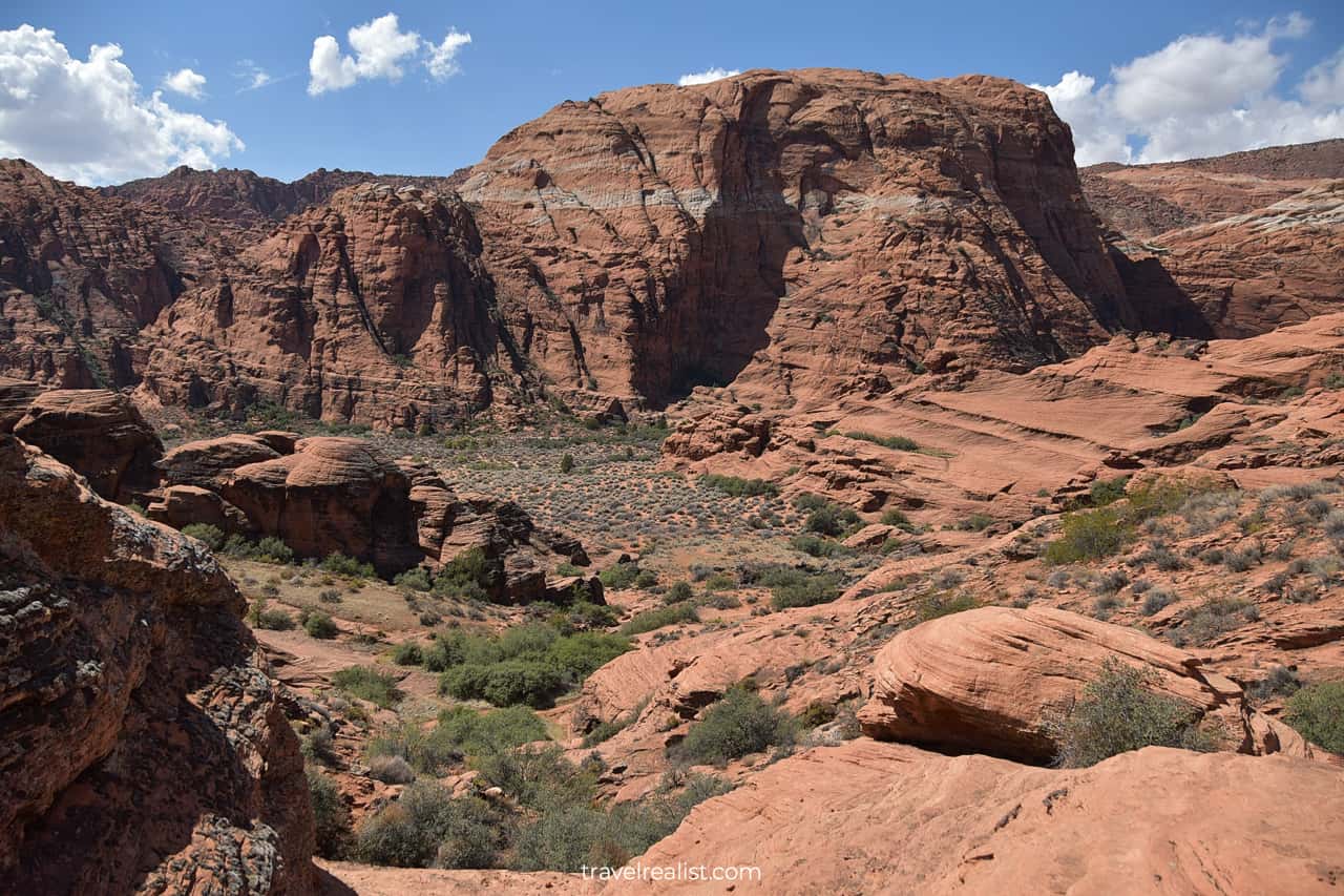 Padre Canyon views from Hidden Pinyon Lookout in Snow Canyon State Park, Utah, US