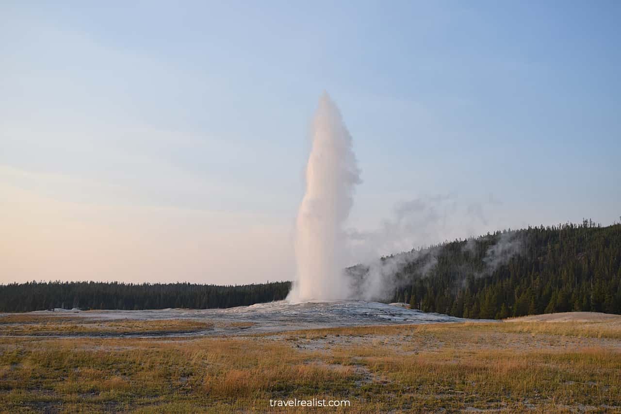Old Faithful Geyser in Yellowstone National Park, Wyoming, US