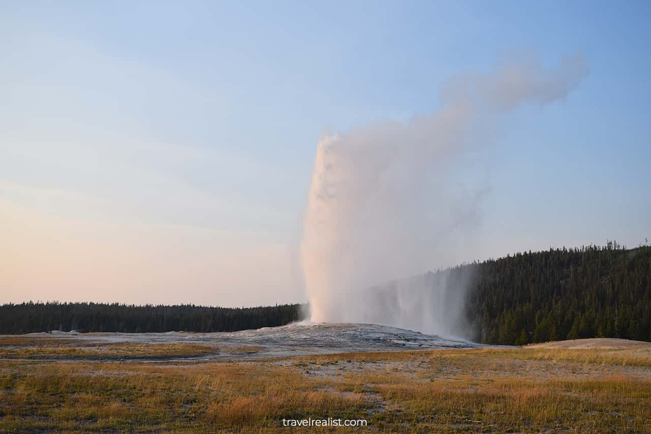 Old Faithful Geyser in Yellowstone National Park, Wyoming, US